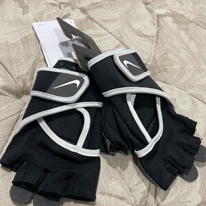 Nike Black and White Premium Heavyweight Training Gloves - Women’s Medium